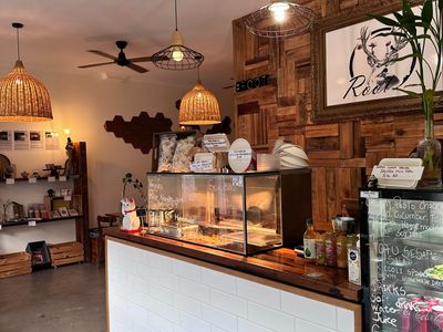 small-cafe-but-big-in-every-other-way-0