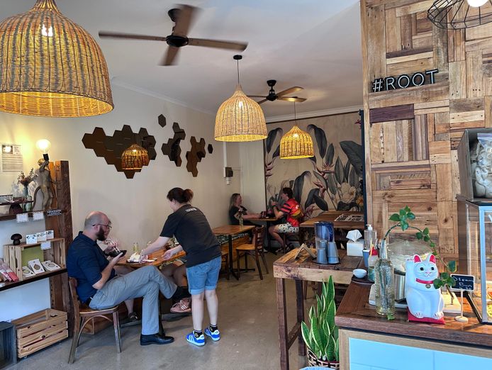 small-cafe-but-big-in-every-other-way-2