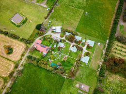 Freehold Accessible Accommodation Farmstay on 15 Acres, Phillip Island!