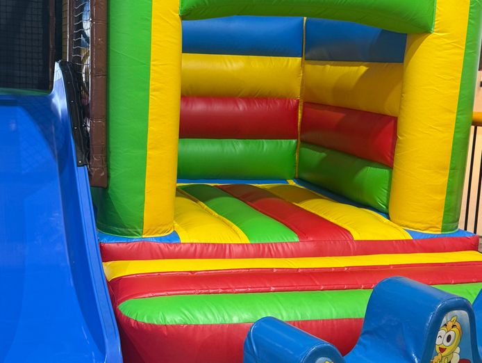 spacious-playcenter-cafe-in-prime-southeast-location-3