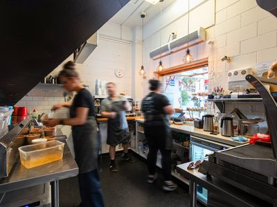 memi-coffee-food-established-business-run-under-management-8