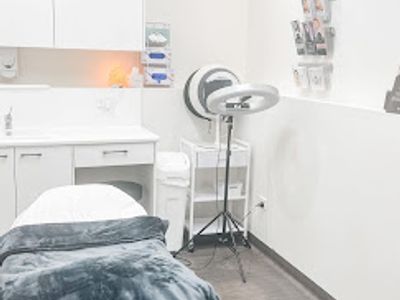 step-into-ownership-of-a-thriving-cosmetic-clinic-in-the-heart-of-redcliffe-6