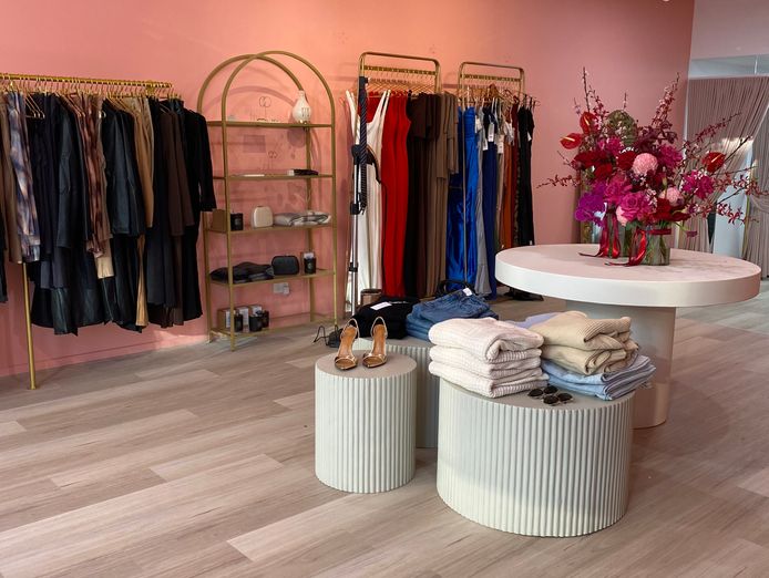 ladies-clothing-boutique-turnkey-opportunity-in-prime-location-2