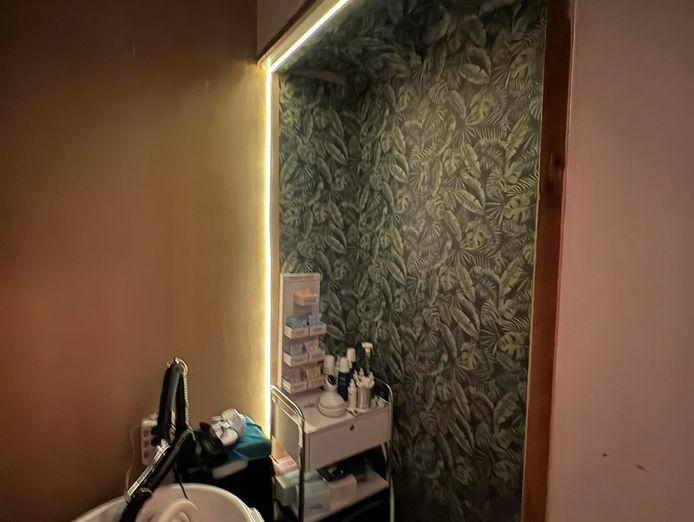 rare-opportunity-profitable-hair-nail-beauty-salon-for-sale-3