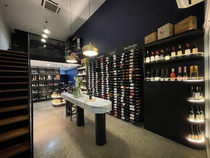 fully-fitted-retail-shop-in-darlinghurst-liquor-licence-optional-ready-now-0