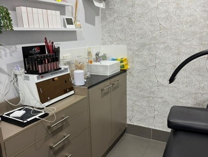 spacious-14-chair-hair-salon-for-sale-beauty-rooms-client-based-included-7