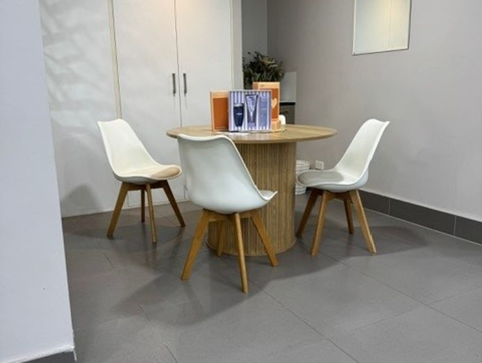 spacious-14-chair-hair-salon-for-sale-beauty-rooms-client-based-included-4