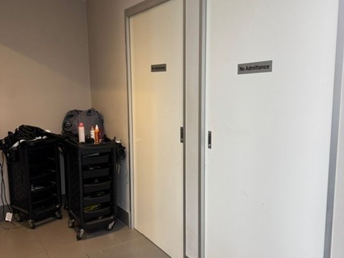 spacious-14-chair-hair-salon-for-sale-beauty-rooms-client-based-included-5