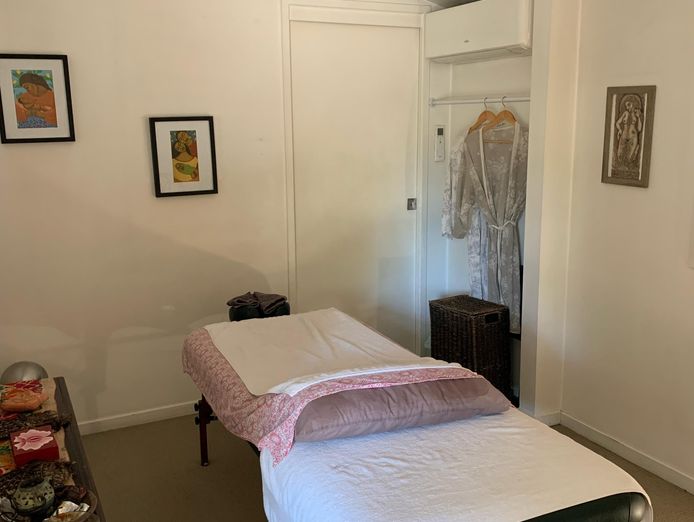 shopfront-and-treatment-space-for-rent-eumundi-1