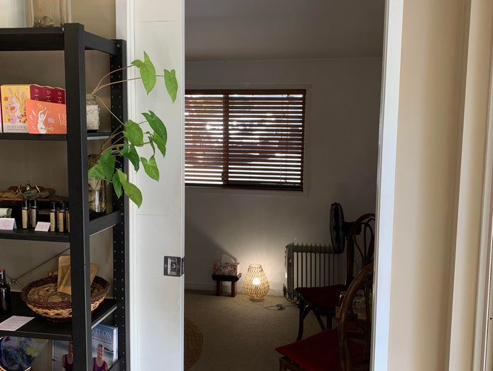 shopfront-and-treatment-space-for-rent-eumundi-2
