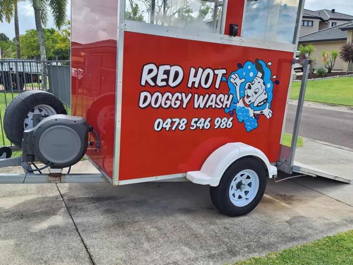established-mobile-dog-grooming-business-sunshine-coast-includes-trailer-0