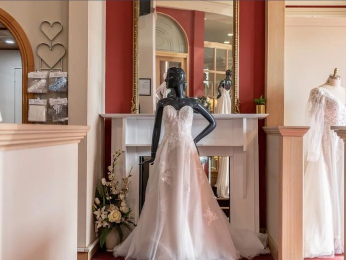 wedding-dress-evening-wear-boutique-for-sale-1