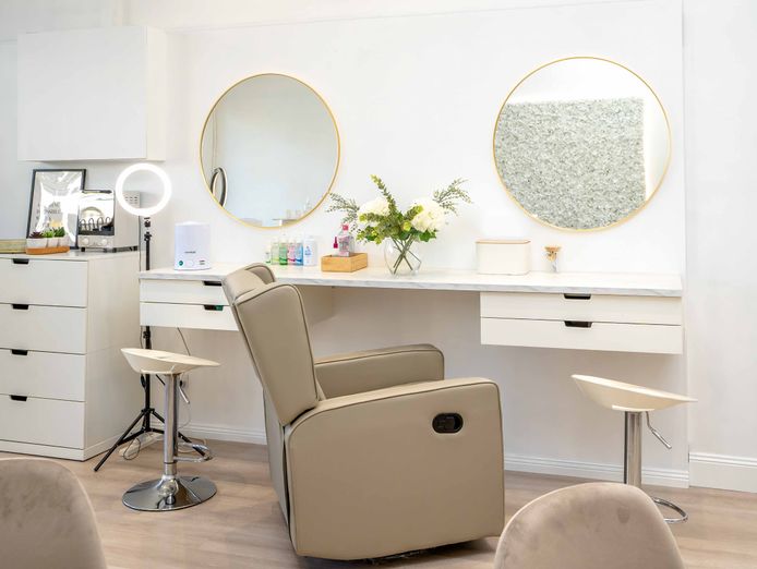 nail-and-beauty-salon-for-sale-2
