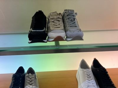 shoe-shop-for-sale-prime-location-in-sunnybank-shopping-centre-2