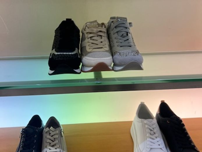 shoe-shop-for-sale-prime-location-in-sunnybank-shopping-centre-2