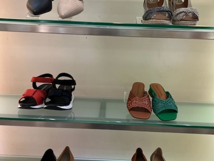 shoe-shop-for-sale-prime-location-in-sunnybank-shopping-centre-1