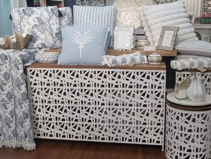 retail-ladies-fashion-and-gifts-4