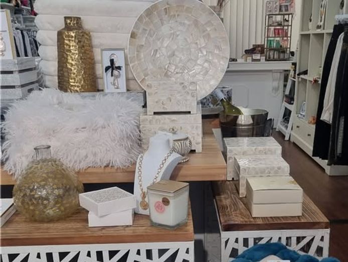 retail-ladies-fashion-and-gifts-2