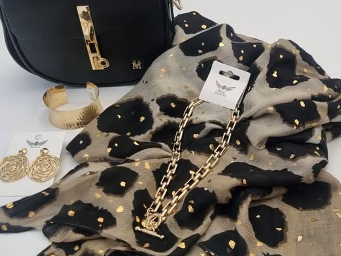 retail-ladies-fashion-and-gifts-3