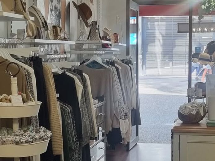 retail-ladies-fashion-and-gifts-8