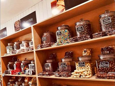 sweet-shop-fun-full-of-charm-in-the-heart-of-queenscliff-1