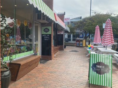 boutique-sweet-shop-fun-full-of-charm-in-the-heart-of-torquay-1