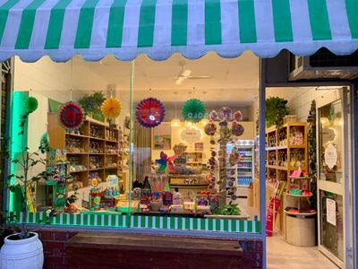 boutique-sweet-shop-fun-full-of-charm-in-the-heart-of-torquay-0