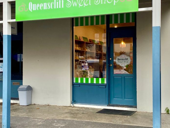 sweet-shop-fun-full-of-charm-in-the-heart-of-queenscliff-0