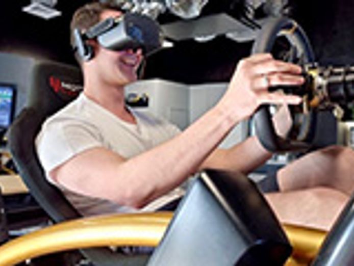 vrace-fully-immersed-vr-driving-experience-4