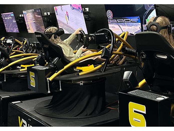 vrace-fully-immersed-vr-driving-experience-0