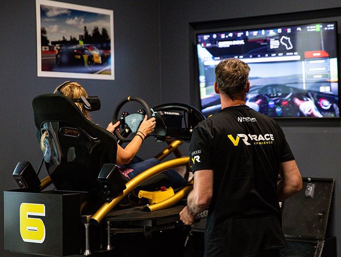 vrace-fully-immersed-vr-driving-experience-2