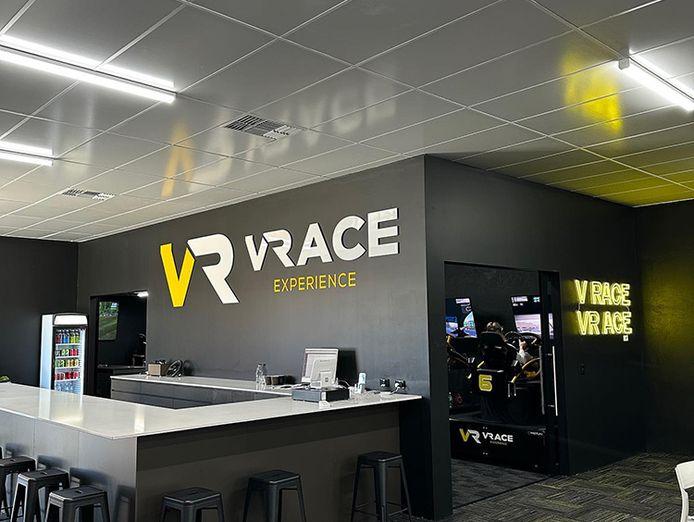 vrace-fully-immersed-vr-driving-experience-1