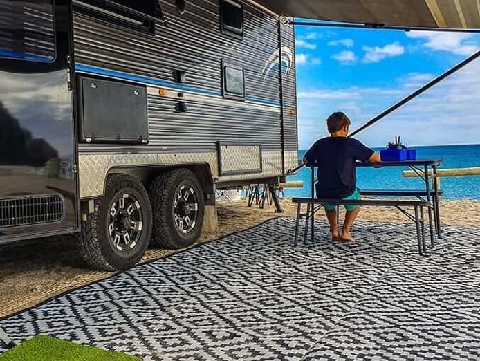 lifestyle-ecommerce-eco-friendly-minimal-owner-input-2