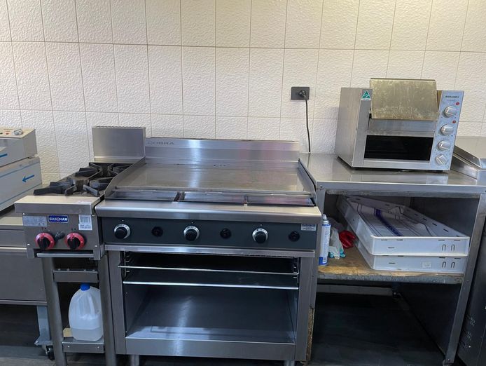 turnkey-takeaway-business-for-sale-fully-equipped-with-lease-in-place-4