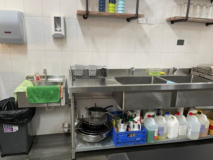 turnkey-takeaway-business-for-sale-fully-equipped-with-lease-in-place-6