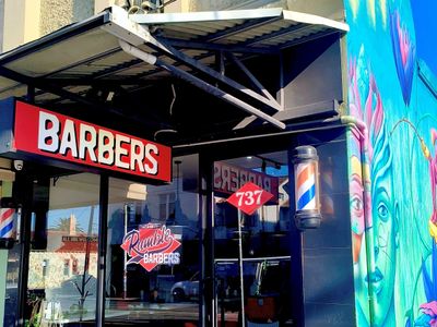 rumble-barbers-iconic-rock-n-roll-barbershop-on-high-with-attached-dwelling-1