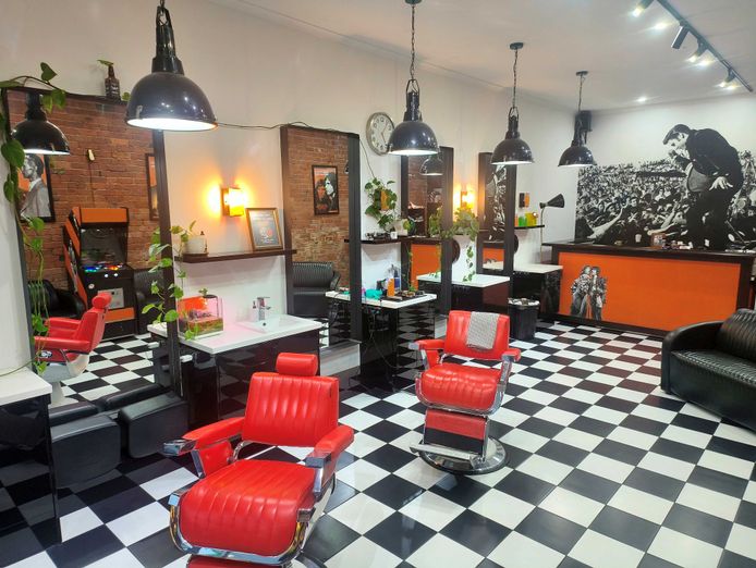rumble-barbers-iconic-rock-n-roll-barbershop-on-high-with-attached-dwelling-0