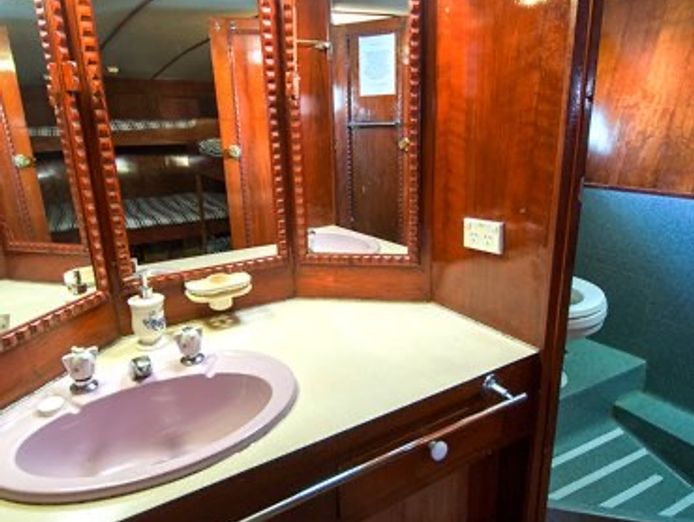 mothership-fishing-charter-business-4