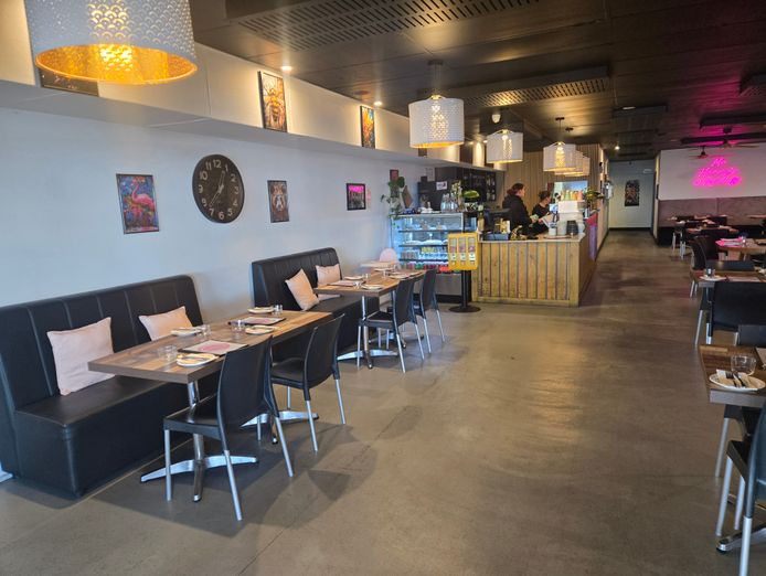 waterfront-restaurant-fully-equipped-price-reduced-70k-3