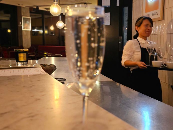 st-kilda-road-restaurant-bar-fully-equipped-for-sale-1