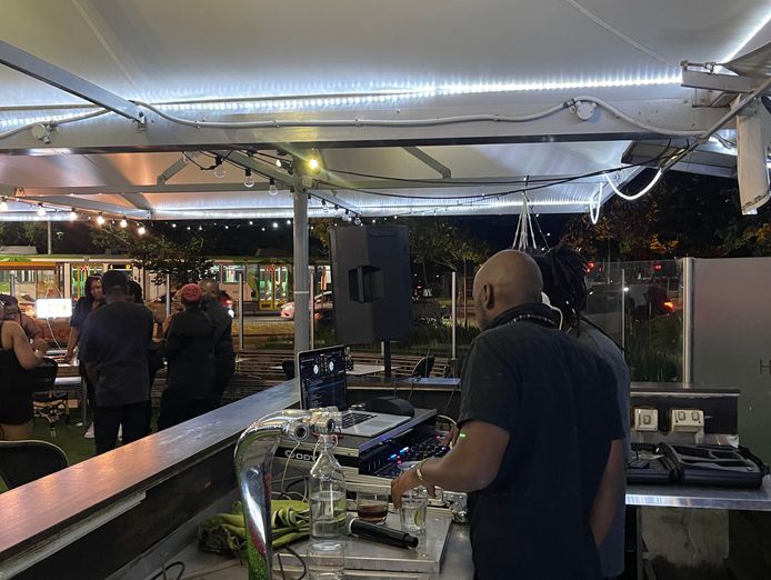 st-kilda-road-restaurant-bar-fully-equipped-for-sale-3