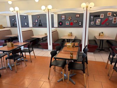 fully-equipped-restaurant-for-sale-prime-warwick-location-0