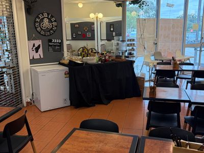 fully-equipped-restaurant-for-sale-prime-warwick-location-1