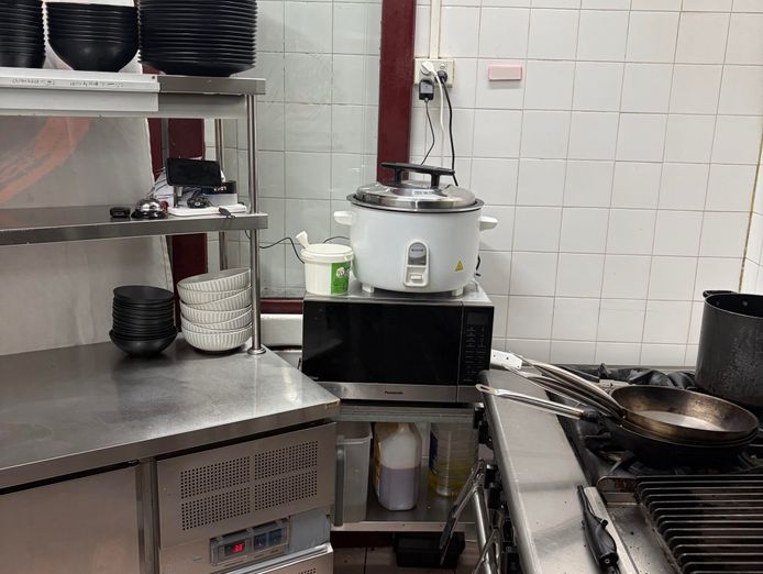 fully-equipped-restaurant-for-sale-prime-warwick-location-4