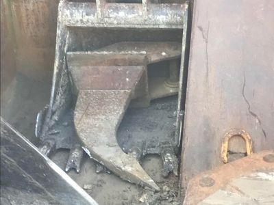 truck-excavator-combination-8