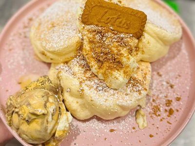 trendy-profitable-dessert-bubble-tea-shop-prime-tourist-location-4