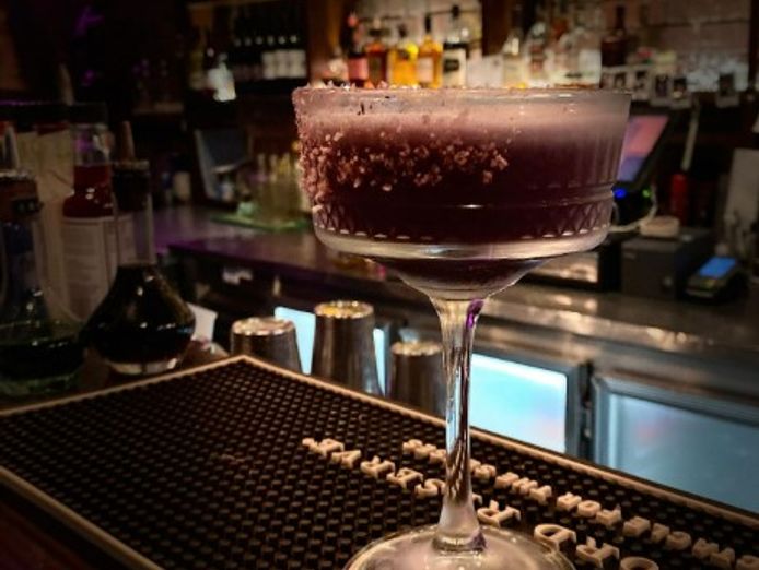 thriving-cocktail-bar-in-prime-richmond-location-turnkey-opportunity-2