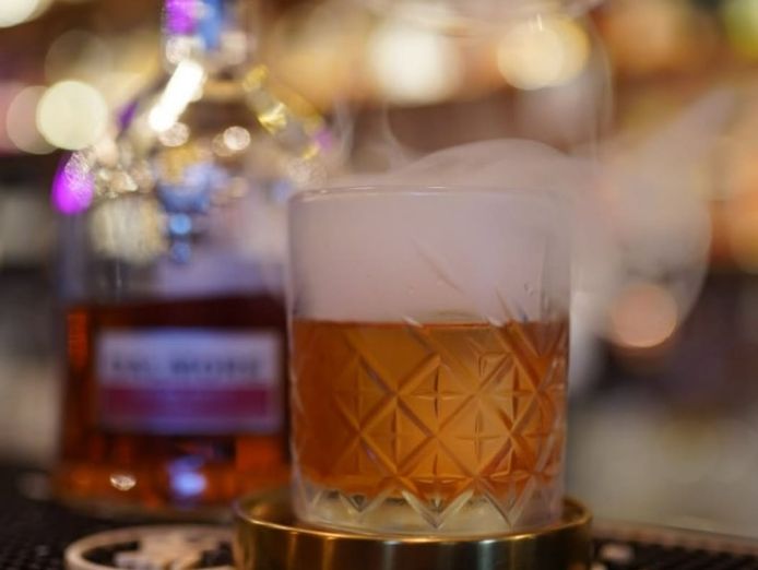 thriving-cocktail-bar-in-prime-richmond-location-turnkey-opportunity-1