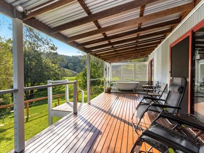 life-style-business-romantic-cabins-in-picturesque-farming-landscape-1