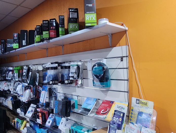 computers-mobiles-accessories-sales-and-repairs-5-days-a-week-high-traffic-0